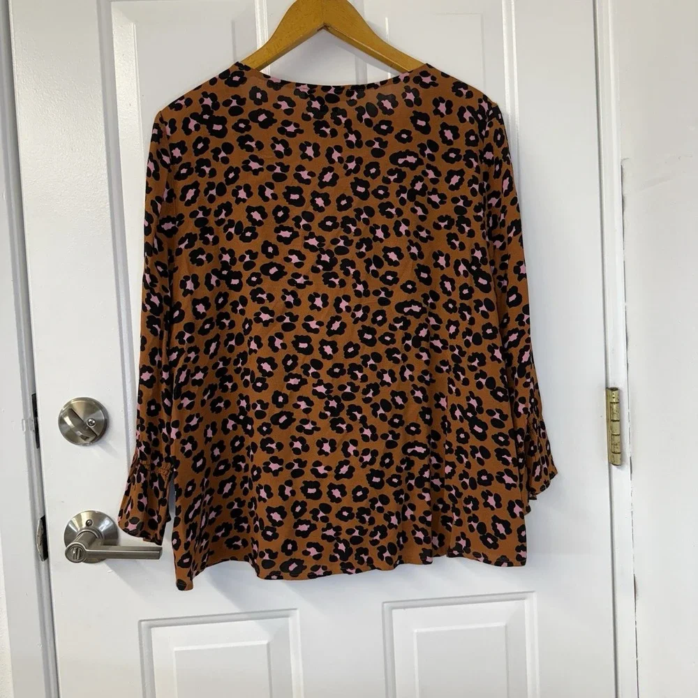 NWT Sanctuary Leopard Print Vneck Button Front‎ Bell Sleeve Blouse Size Large